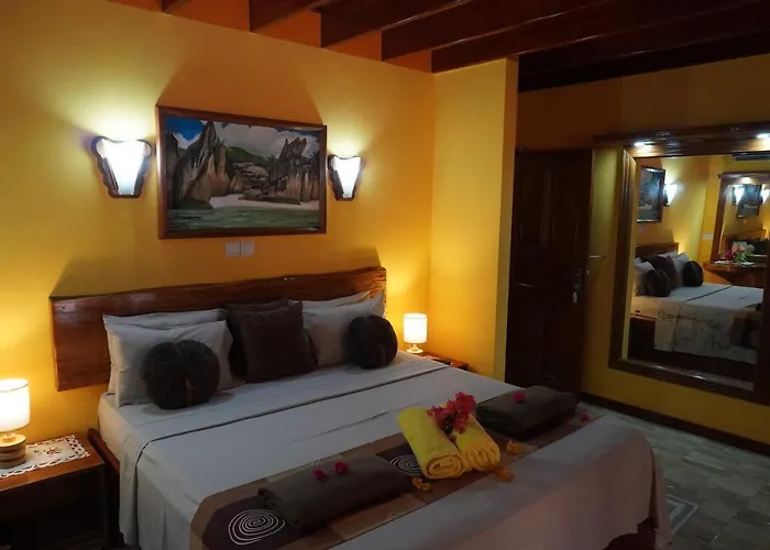 Anse Kerlan Beach Chalets