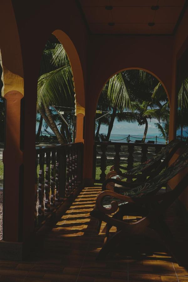 Anse Kerlan Beach Chalets 3*