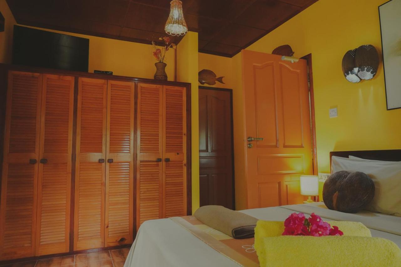 Anse Kerlan Beach Chalets