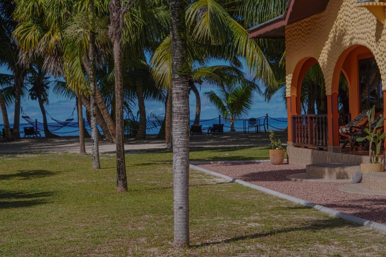 Anse Kerlan Beach Chalets