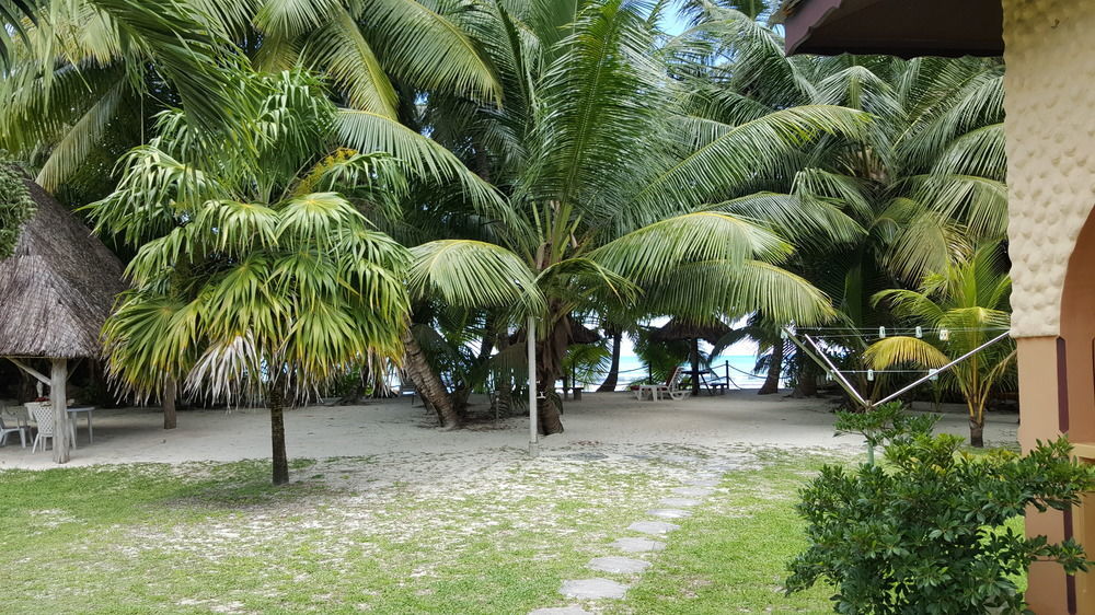Anse Kerlan Beach Chalets